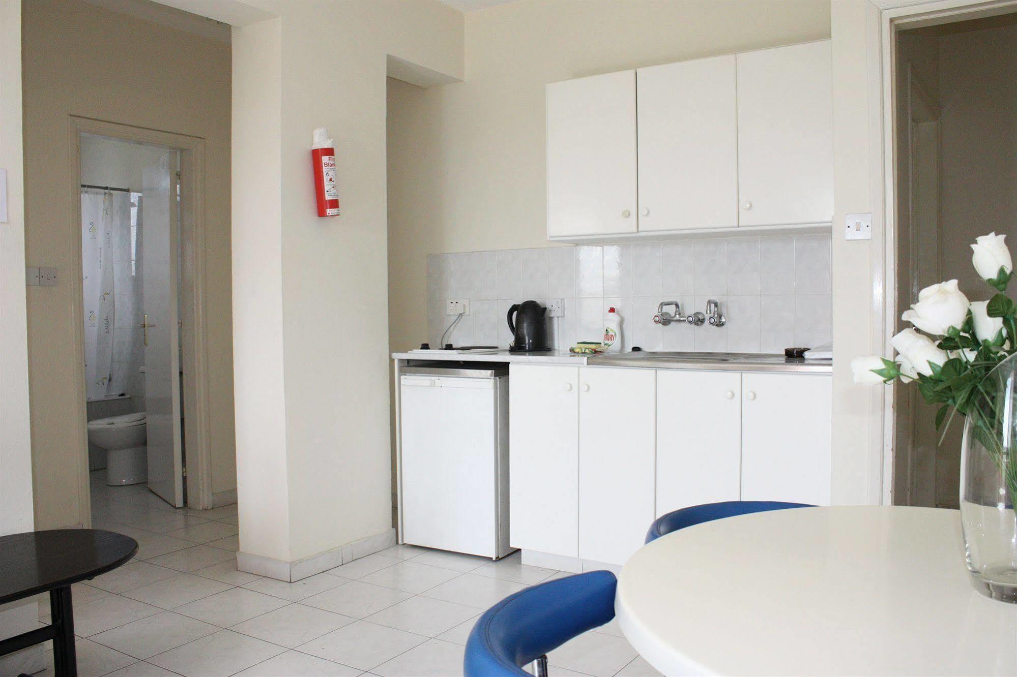 Tycoon Apartments Лимасол Екстериор снимка