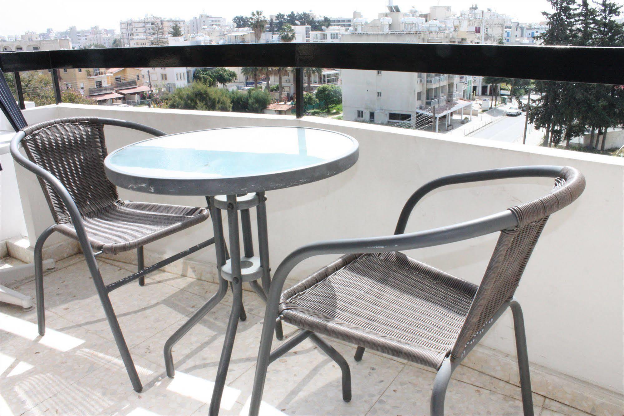 Tycoon Apartments Лимасол Екстериор снимка
