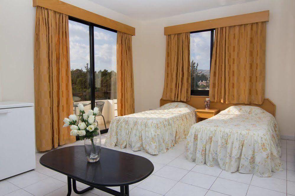 Tycoon Apartments Лимасол Екстериор снимка