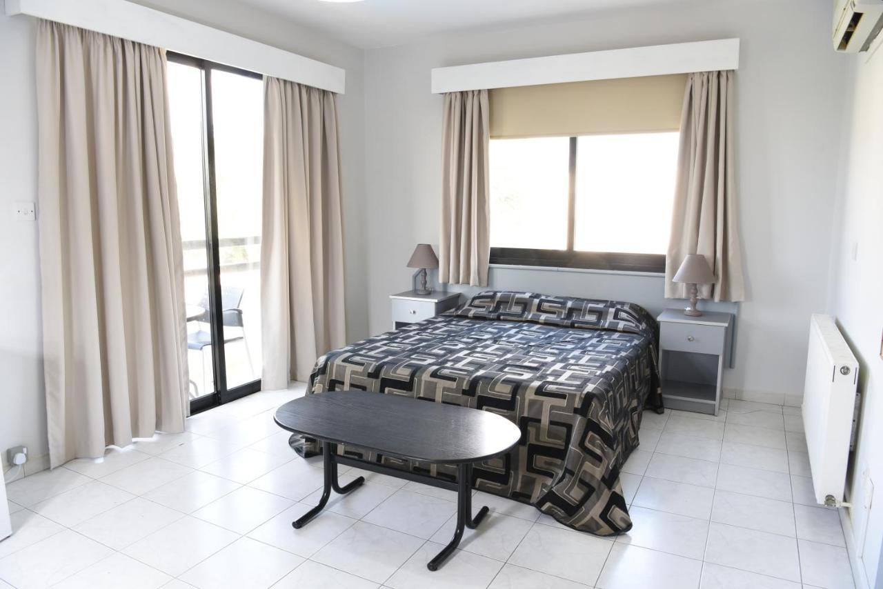 Tycoon Apartments Лимасол Екстериор снимка