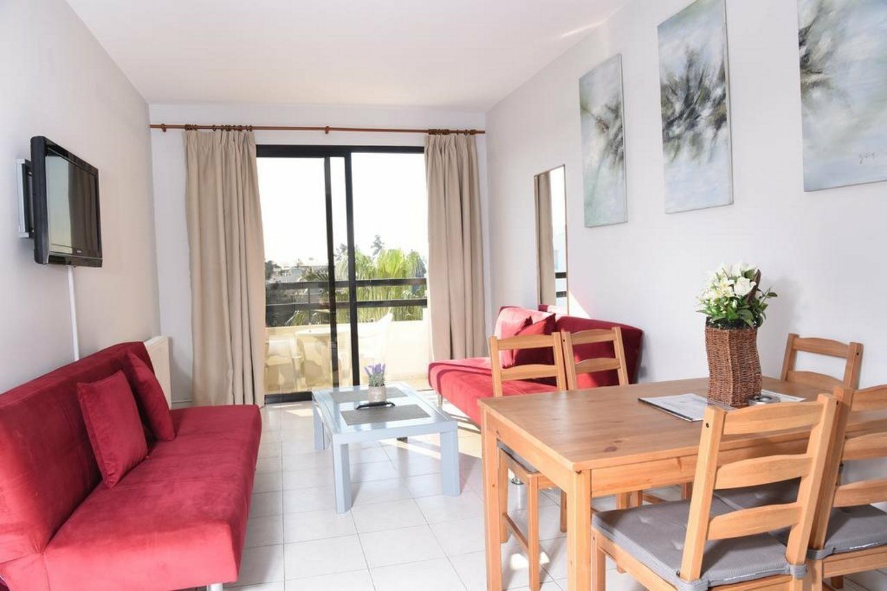 Tycoon Apartments Лимасол Екстериор снимка