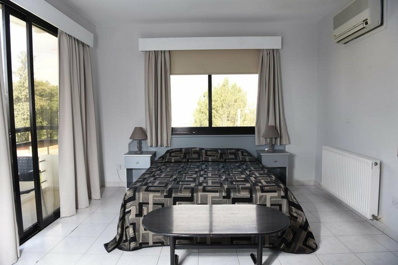 Tycoon Apartments Лимасол Екстериор снимка