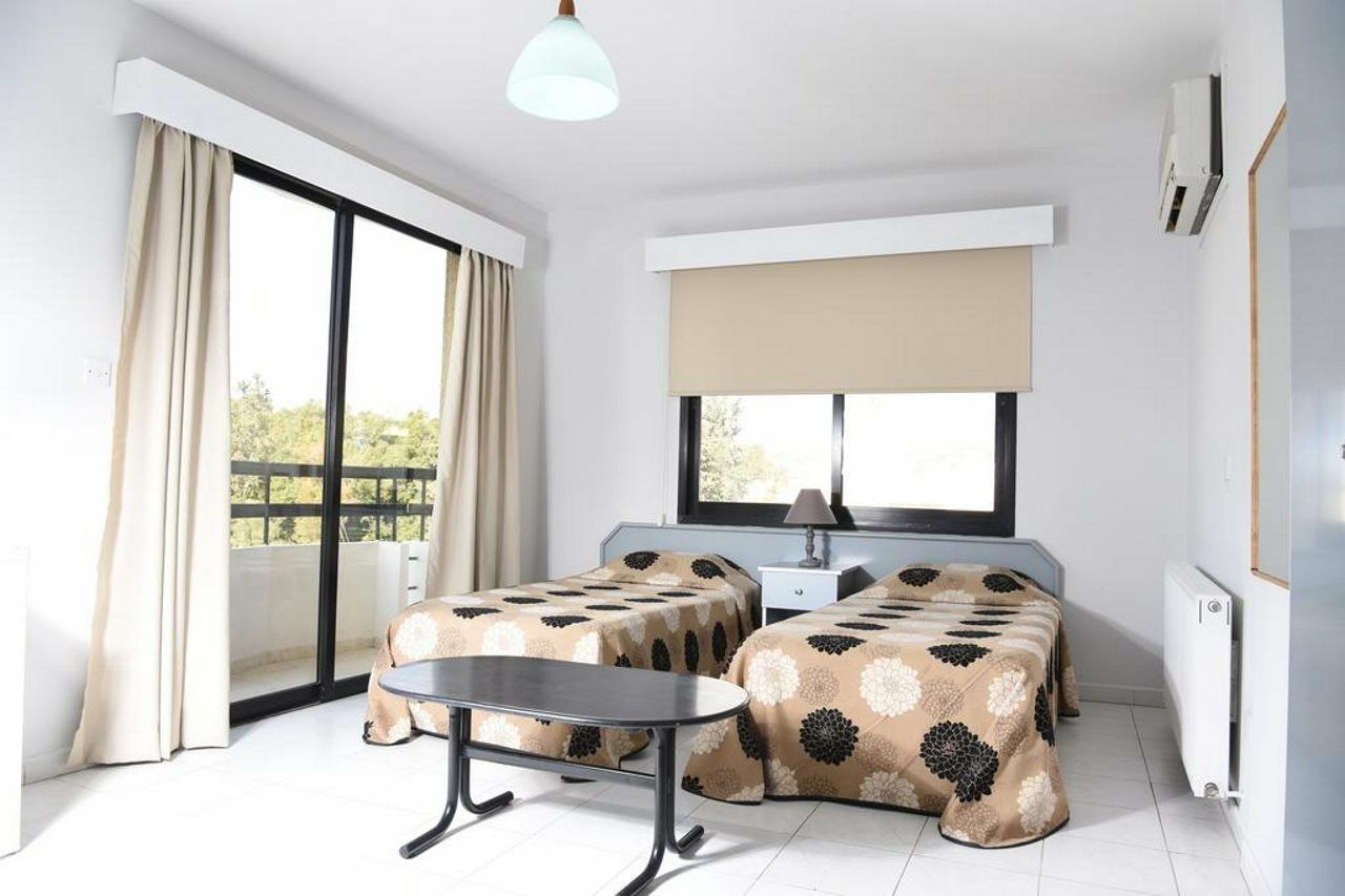 Tycoon Apartments Лимасол Екстериор снимка