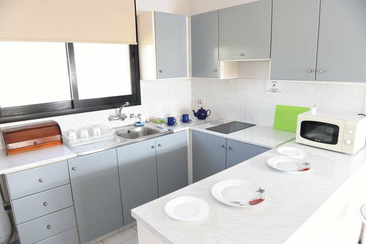 Tycoon Apartments Лимасол Екстериор снимка