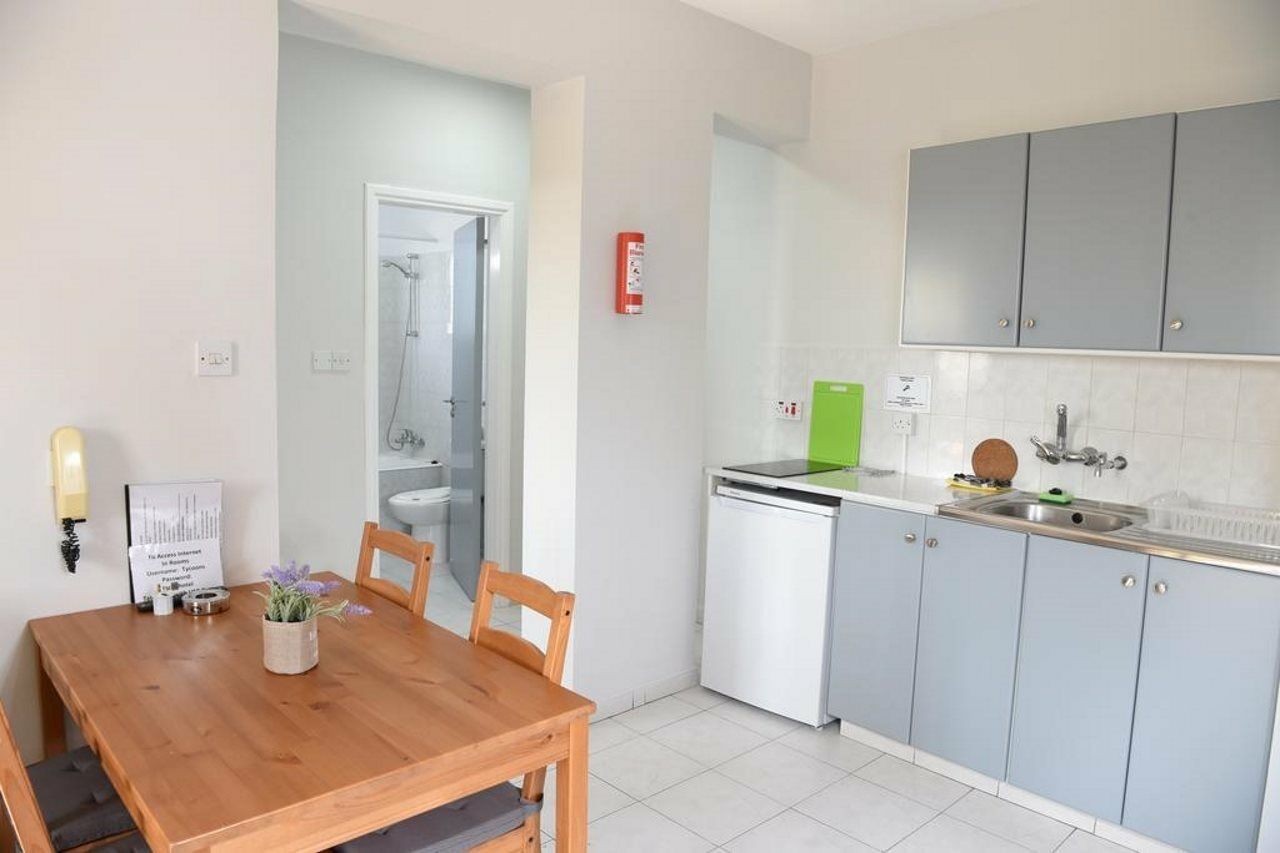 Tycoon Apartments Лимасол Екстериор снимка